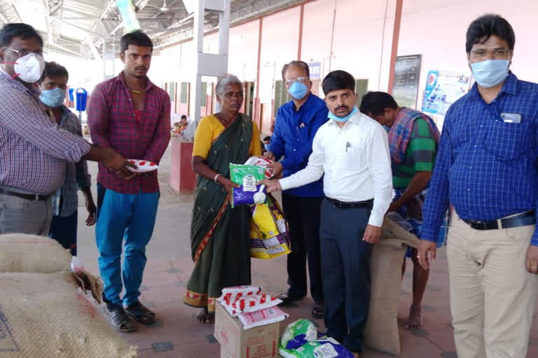 Taluk Administration Providing Food For Poor People