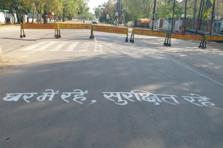 municipal coprporation of chhatarpur is writing slogan on the roads to aware public regarding corona virus