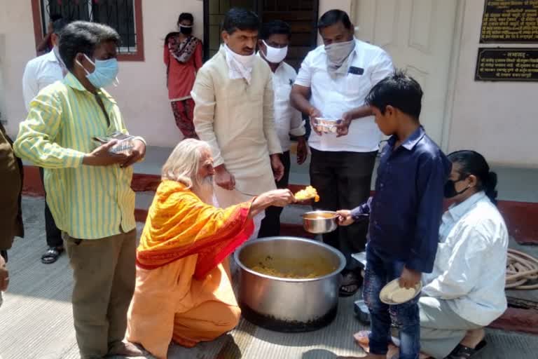 free food for homeless people in aalandi