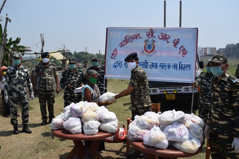 CRPF 157 Battalion distributes relief supplies and masks