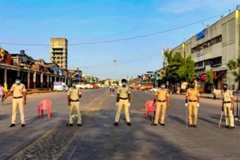 RK Puram police take strict actions over people not following lockdown in delhi