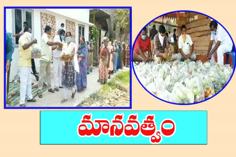 a man Distribution of Vegetables in Vadrapalli due to Corona, east godavari district