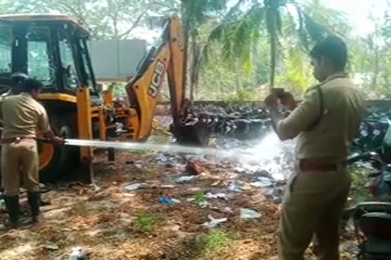 bomb-blast-in-cherthala-police-station  ചേർത്തല പോലീസ് സ്റ്റേഷൻ  സ്ഫോടനം  സ്റ്റേഷൻ റൈറ്റർക്ക് നിസാര പരിക്ക്