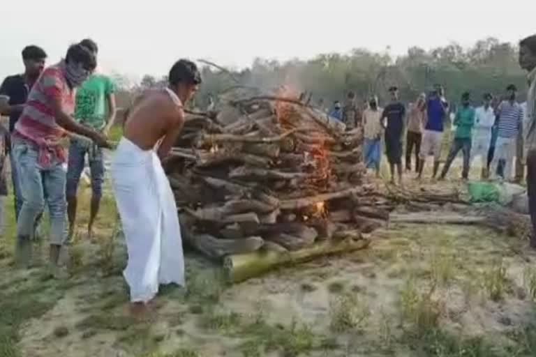 A hindu women Cremation by Muslim at Bilashipara