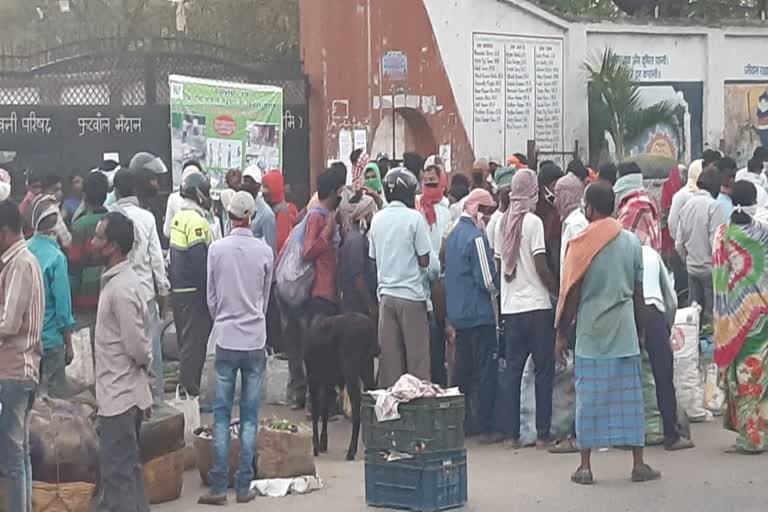 Illegal recovery vegetable market in Ramgarh