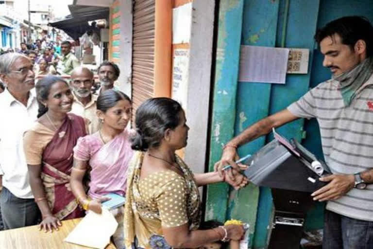 People flock PDS outlets in Tamil Nadu to get doles