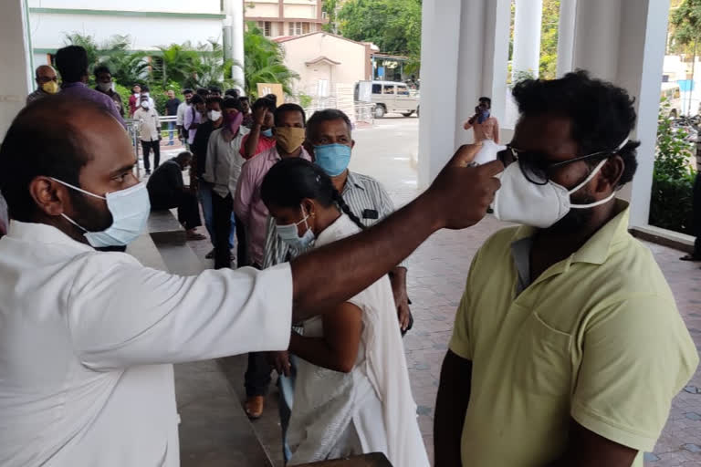 Bihar: Police, medical personnel attacked while trying to collect samples for COVID-19 tests