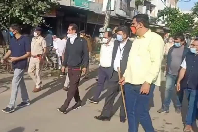 rohtak DC reached vegetable market to check for lockdown