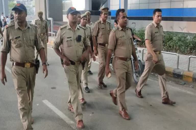 लॉकडाउन में नमाज पढ़ने पर पुलिस ने किया गिरफ्तार