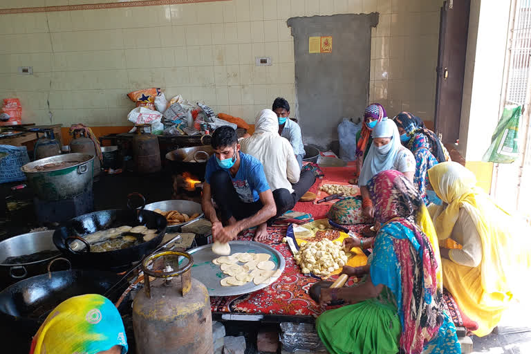 Jain community will feed the needy on the day of Mahavir Jayanti