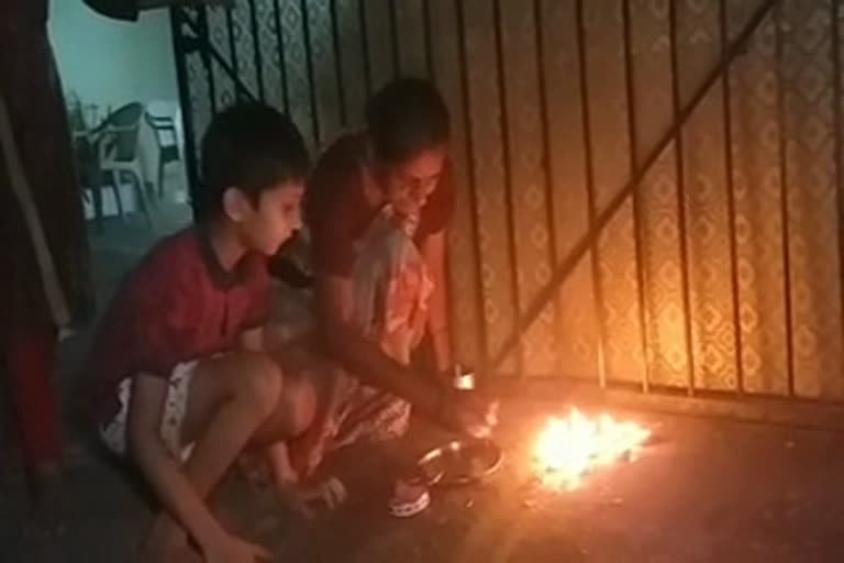 PEOPLE LIT LAMP IN RAMNAVMI