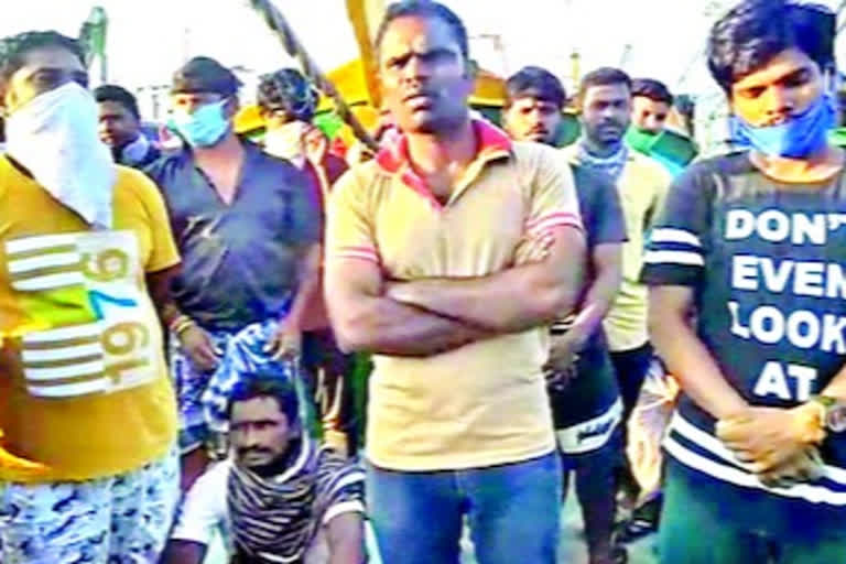 andhra pradesh fishermen struck in horbours