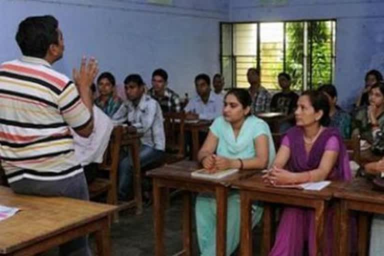 மாத இறுதியிலேயே சம்பளம் வழங்ககவுரவ விரிவுரையாளர்கள் கோரிக்கை!