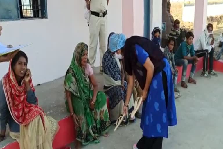 89-laborers-reached-guna-from-rajasthan-mp-border