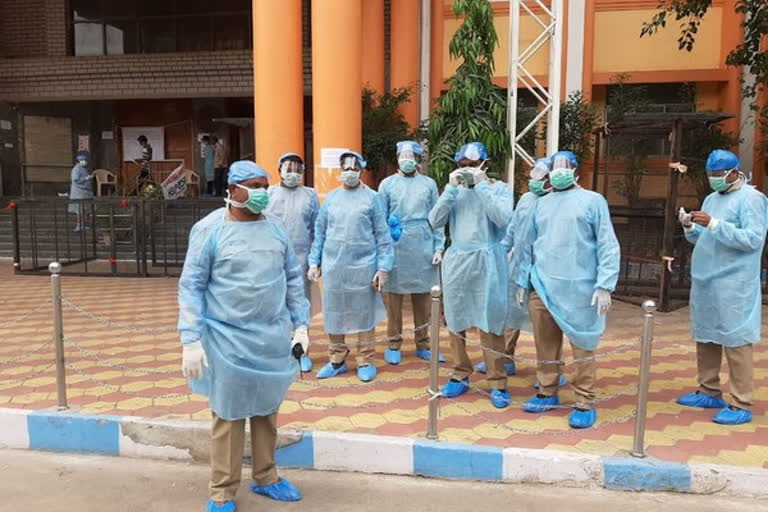 Police deployed at Gandhi Hospital  attack on a doctor  Gandhi Hospital,  ഡോക്‌ടർക്ക് നേരെ ആക്രമണം  ഗാന്ധി ആശുപത്രിയിൽ പൊലീസിനെ വിന്യസിപ്പിച്ചു  ഗാന്ധി ആശുപത്രി