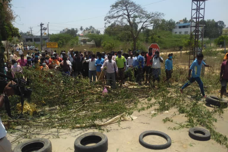 Villlagers Protest Against To Govt In Kolar