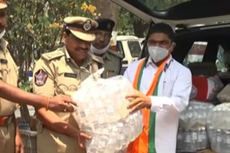 sanitizes distribute to Vijayawada polices