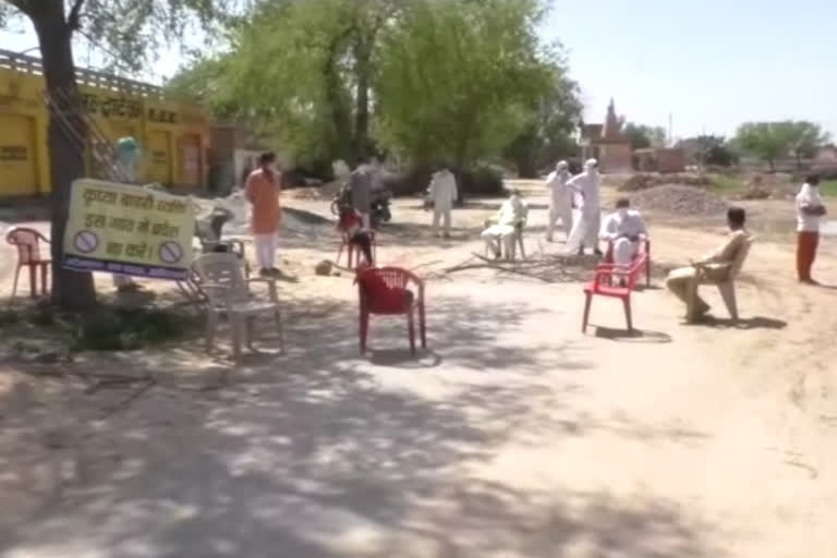 Villagers supporting administration during the lockdown in Sirsa