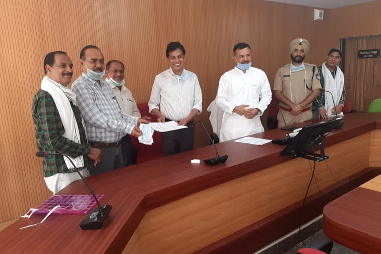 Handicapped organization of non-government schools gave 6 lakhs for corona disaster