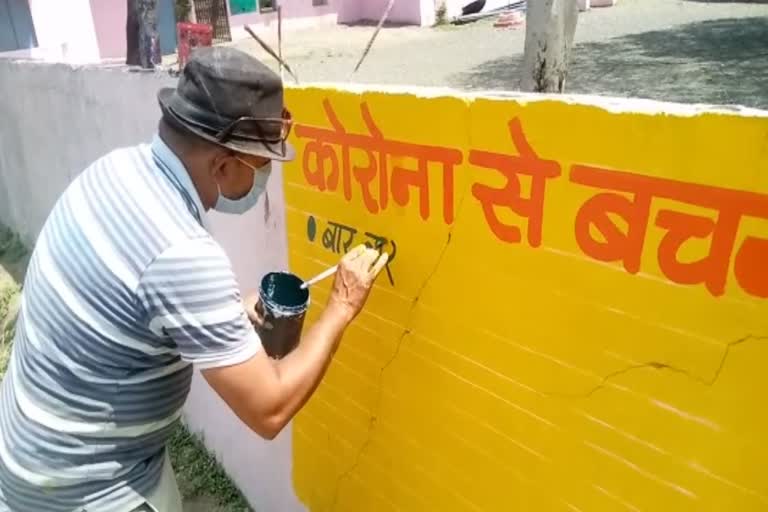 Youth is painting to make Corona aware