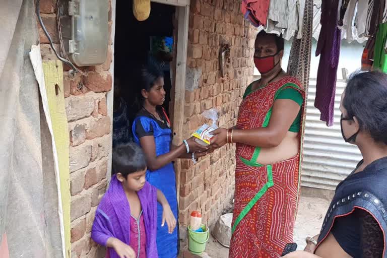 distributed grocery to needy people