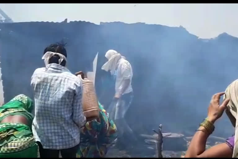 Due to negligence of the electricity department, farmers' house burnt down