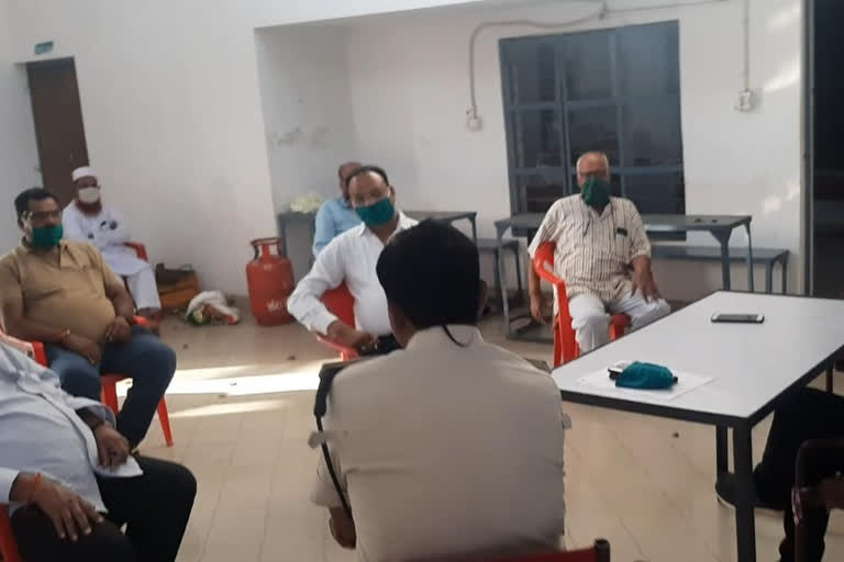 SDM Mahesh Mandloi held a meeting of religious leaders at Shahpura Police Station