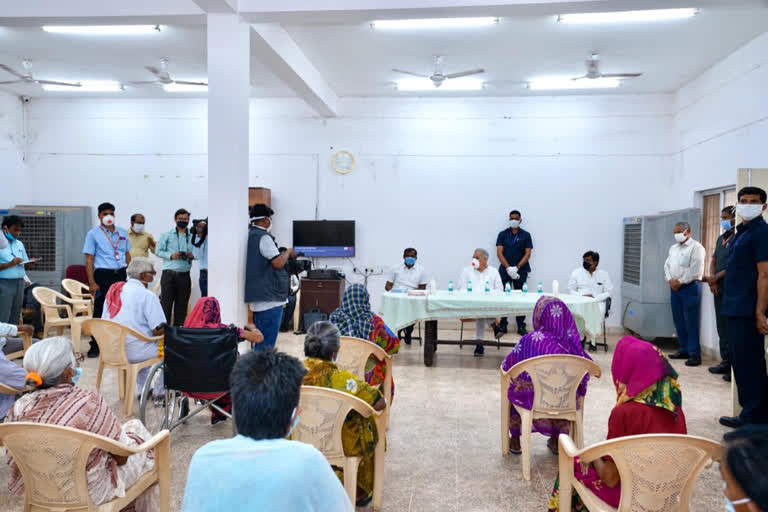 chief-minister-bhupesh-baghel-reached-the-old-ashram-during-lockdown-in-raipur