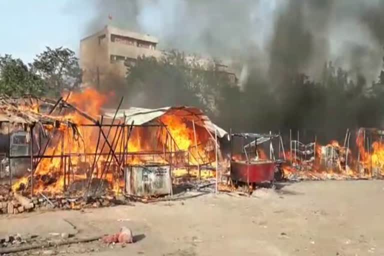 Fire in Ramgarh Mini Market, Ramgarh Vegetable Market, Ramgarh Police, Fire in Ramgarh Vegetable Market, रामगढ़ मिनी मार्केट में आग, रामगढ़ सब्जी बाजार, रामगढ़ पुलिस, रामगढ़ सब्जी बाजार में आग