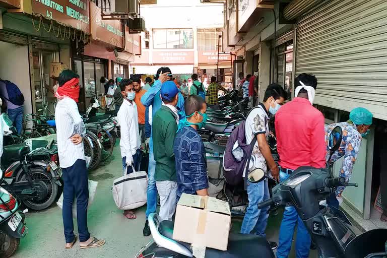 social distancing not maintain in chhattisgarh biggest medical complex