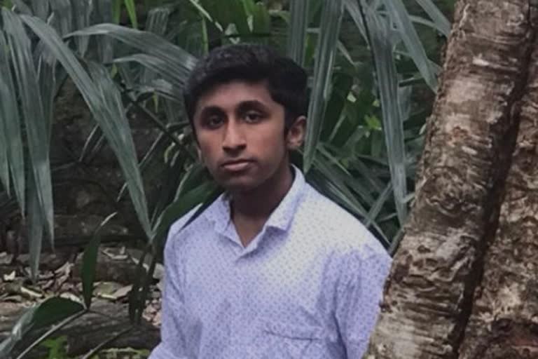 college student drown  മണിമലയാറ്  ബികോം വിദ്യാര്‍ഥി  തലവടി പുരയ്ക്കൽ കടവ്  മല്ലപ്പള്ളി മാർ ഇവാനിയേഴ്‌സ് കോളജ്