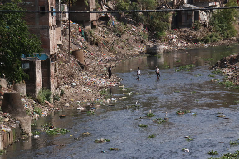 Violation of lockdown in Indore, water reappeared on the health department's hard work.