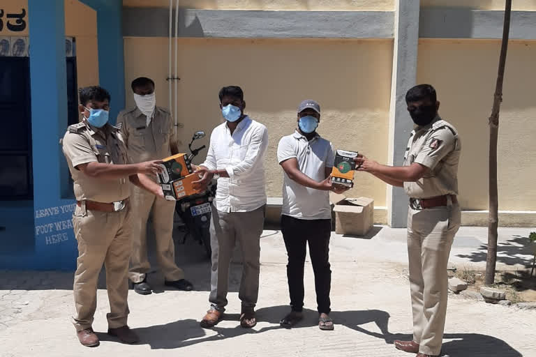 Members of the Baghepalli Municipality who distributed the mask to the police