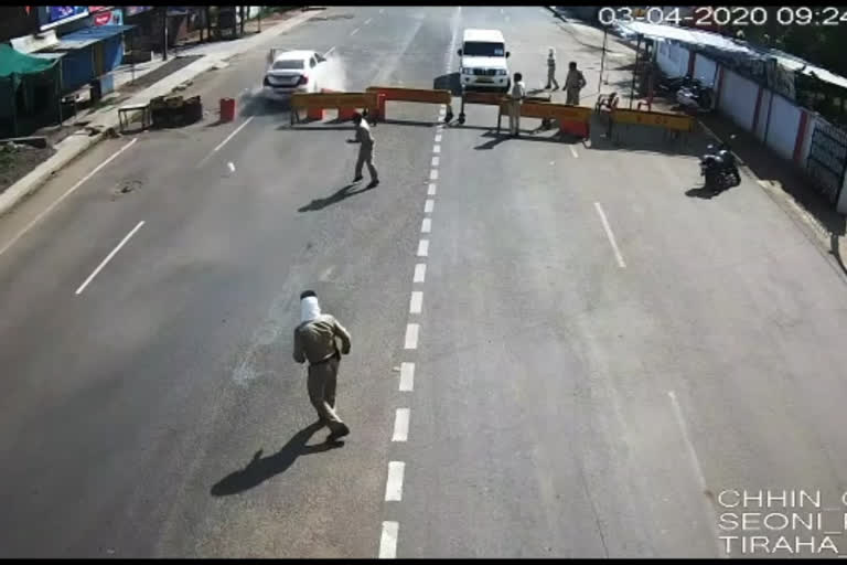 Car driver was going to another state by breaking barricades in film style