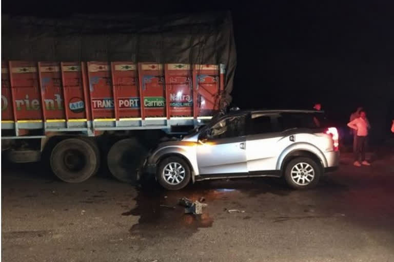 5 killed, 1 injured in car-truck collision in Gujarat