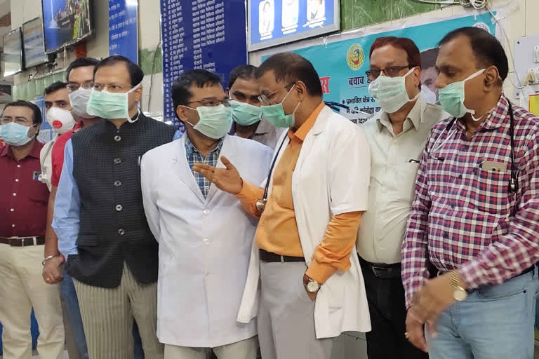 Health workers stage protest at COVID-19 hospital in Kolkata