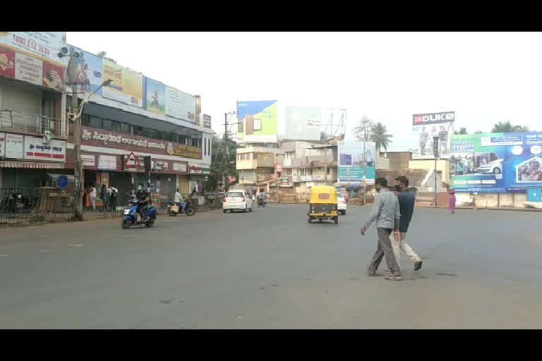 People of Hubli constantly moving around city inspite of lock down