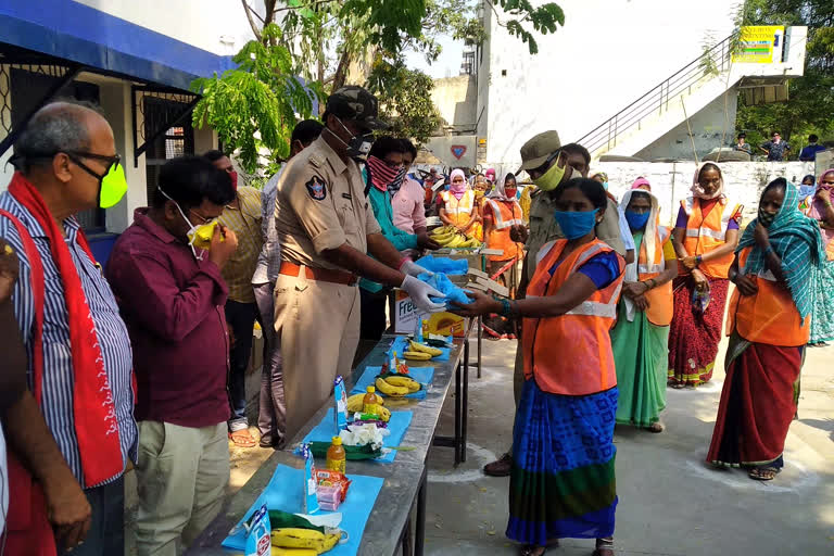 dsp distributed masks and sanitizers to Sanitation workers