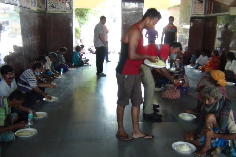 Police feeding poor people students are feeding street dog