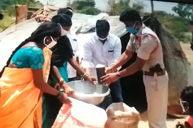 Upparapalli SI is distributing essentials to the poor people