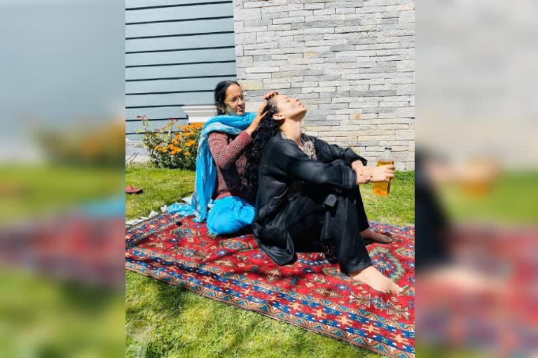 Lockdown diaries: Kangana gets head massage by mom, fans laud her for 'living real life'