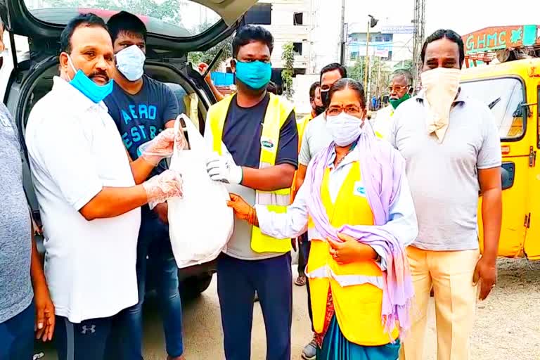 food distribution for sanitation employees in hayatnagar by bjp leader