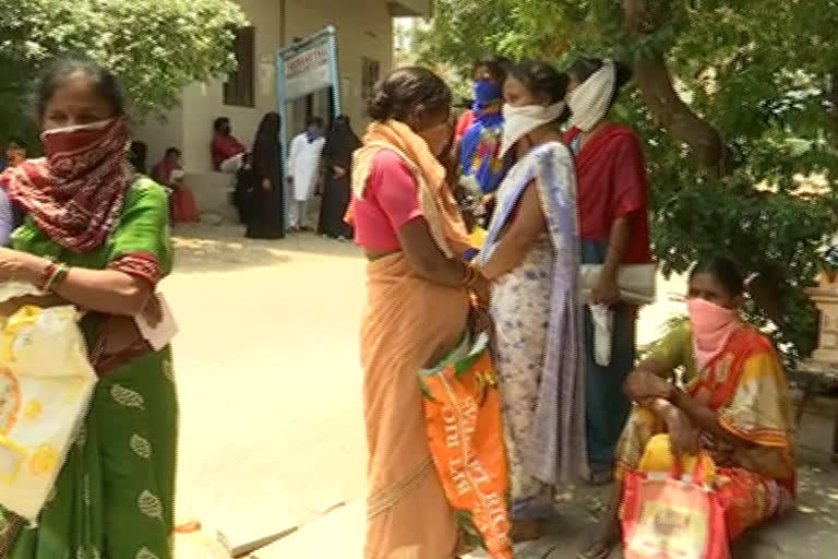 Huge line but not giving up rice in nizamabad