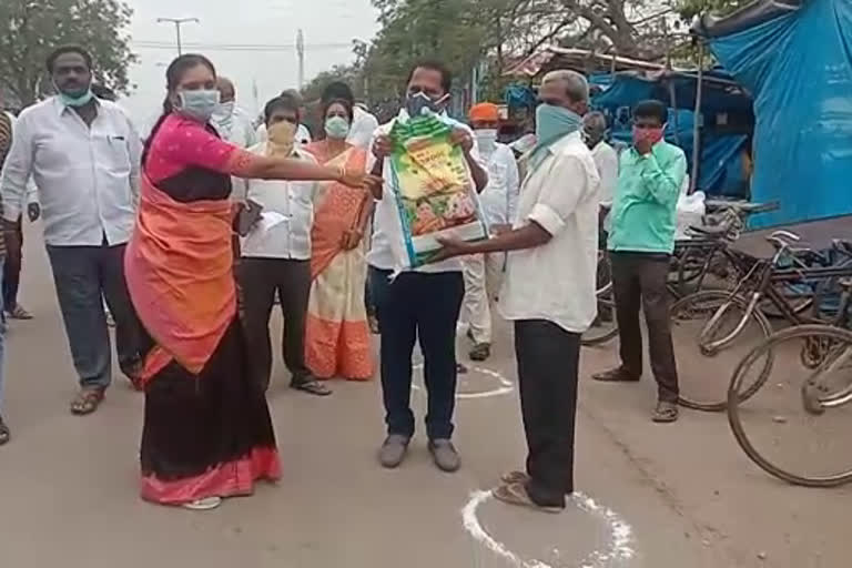 daily-essentials-distributed-by-mla-padmadevendar-reddy-in-medak