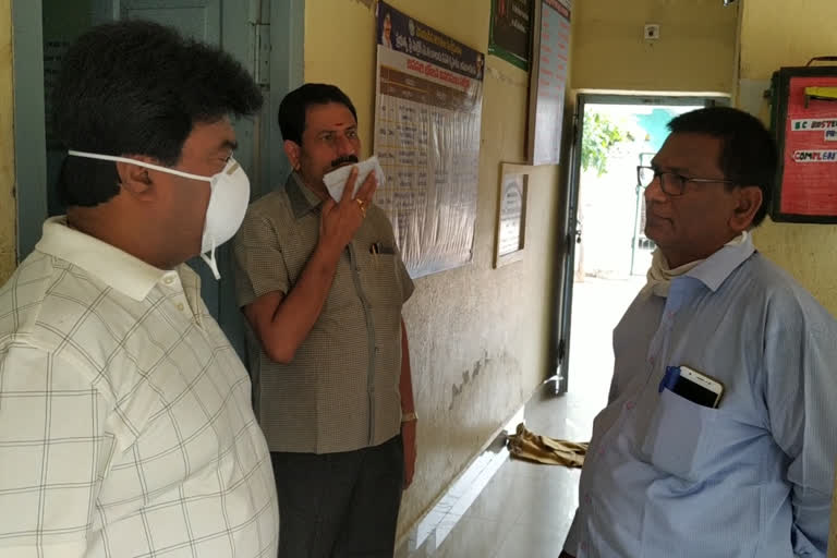 Former Whip Ravikumar, who visited the Quarantine Center