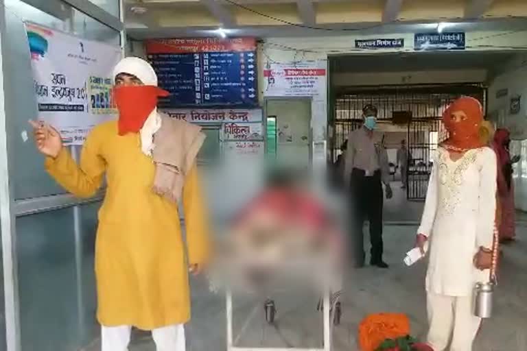 pregnant lady, bharatpur news, muslim pregnant lady,  child dies in bharatpur, doctor denies to operate,चिकित्सक ने नहीं किया इलाज, मां ने खोया नवजात,  भरतपुर  न्यूज, जनाना अस्पताल