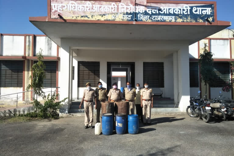 illegal handcuff liquor recovered, अवैध हथकड़ शराब बरामद