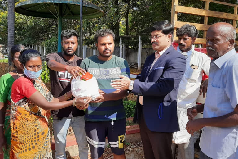 former donate capsicum  to district administration