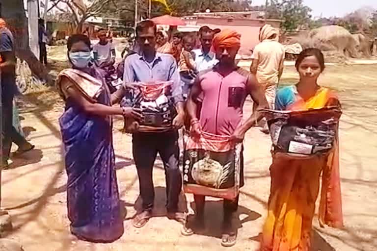 Ration distributed among poor people during lockdown in ranchi