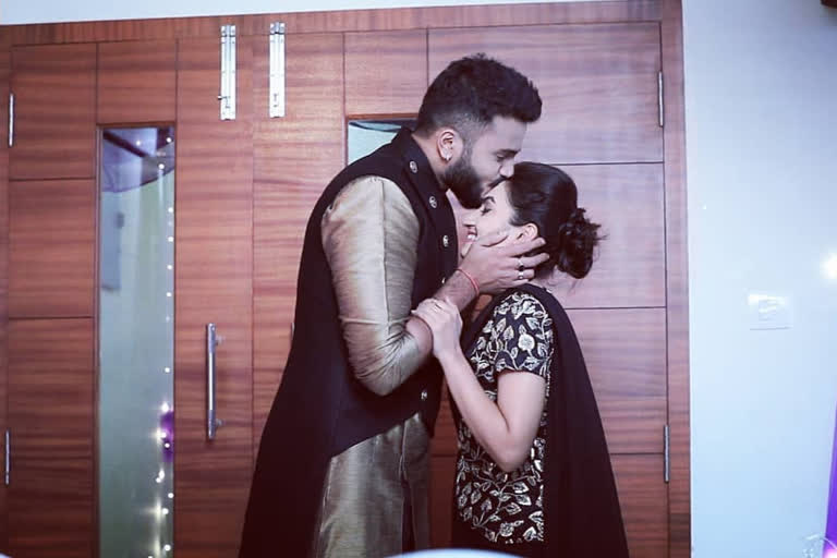 Agnisakshi couple romance video is going viral in social media